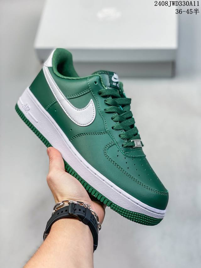 真标带半码 耐克nike Air Force 1 Low 空军一号 Af1 低帮百搭厚底增高休闲运动板鞋。柔软、弹性十足的缓震性能和出色的中底设计，横跨复古与现