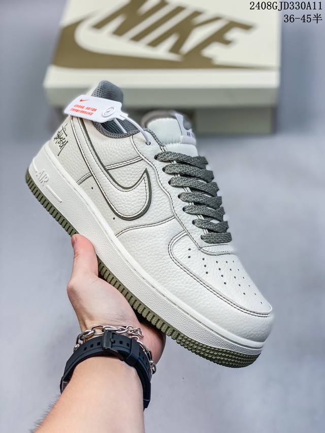 真标带半码 耐克nike Air Force 1 Low 空军一号 Af1 低帮百搭厚底增高休闲运动板鞋。柔软、弹性十足的缓震性能和出色的中底设计，横跨复古与现