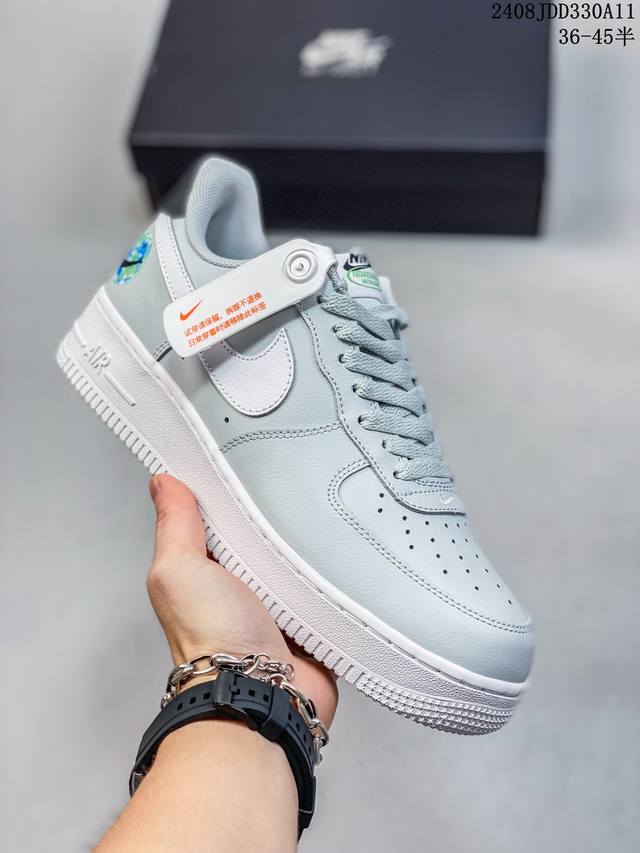 真标带半码 耐克nike Air Force 1 Low 空军一号 Af1 低帮百搭厚底增高休闲运动板鞋。柔软、弹性十足的缓震性能和出色的中底设计，横跨复古与现