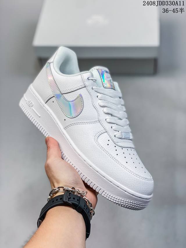 真标带半码 耐克nike Air Force 1 Low 空军一号 Af1 低帮百搭厚底增高休闲运动板鞋。柔软、弹性十足的缓震性能和出色的中底设计，横跨复古与现