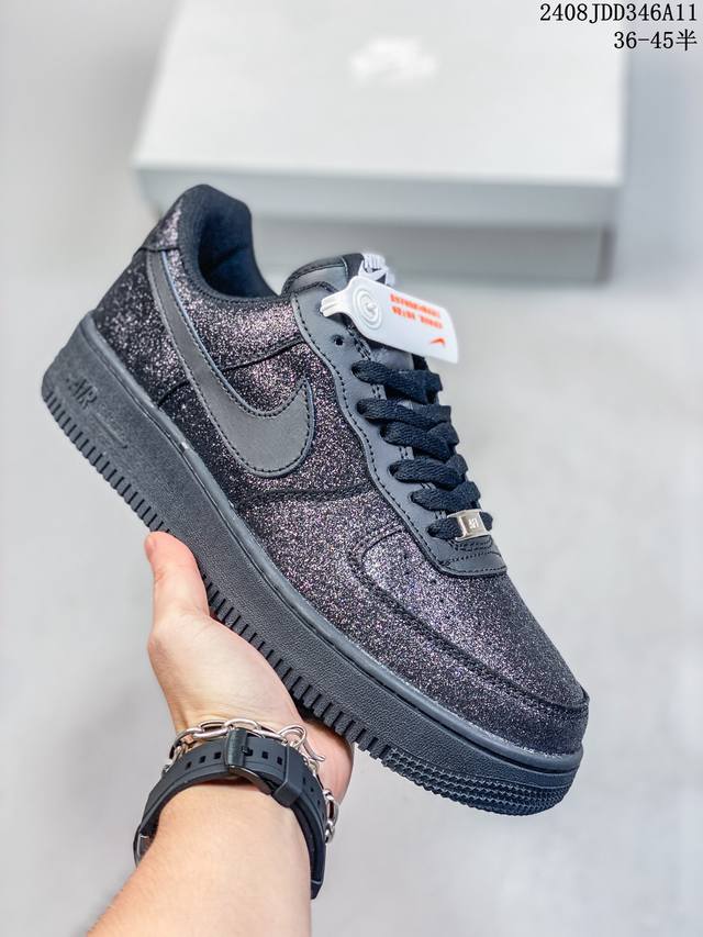 简介：真标耐克nike Air Force 1 Low 空军一号 低帮百搭休闲运动板鞋。柔软、弹性十足的缓震性能和出色的中底设计，横跨复古与现代的外型结合，造就