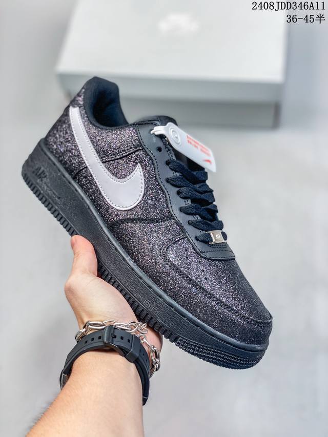 简介：真标耐克nike Air Force 1 Low 空军一号 低帮百搭休闲运动板鞋。柔软、弹性十足的缓震性能和出色的中底设计，横跨复古与现代的外型结合，造就