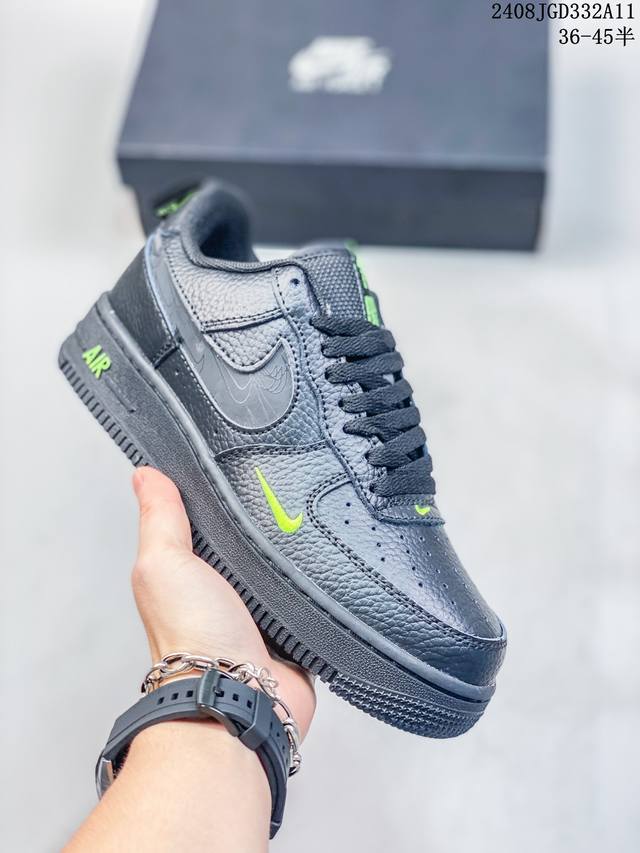 真标带半码 耐克nike Air Force 1 Low 空军一号 Af1 低帮百搭厚底增高休闲运动板鞋。柔软、弹性十足的缓震性能和出色的中底设计，横跨复古与现