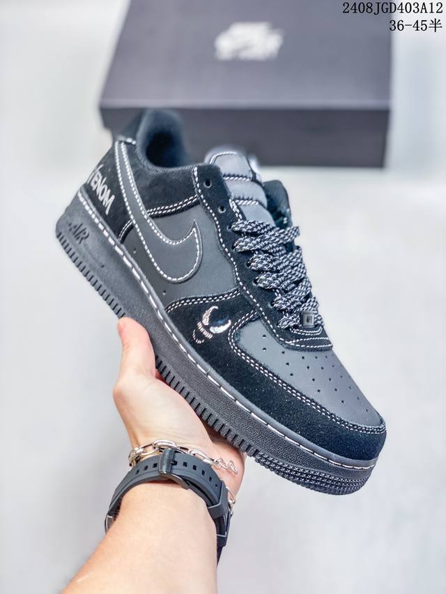 真标带半码 耐克nike Air Force 1 Low 空军一号 Af1 低帮百搭厚底增高休闲运动板鞋。柔软、弹性十足的缓震性能和出色的中底设计，横跨复古与现