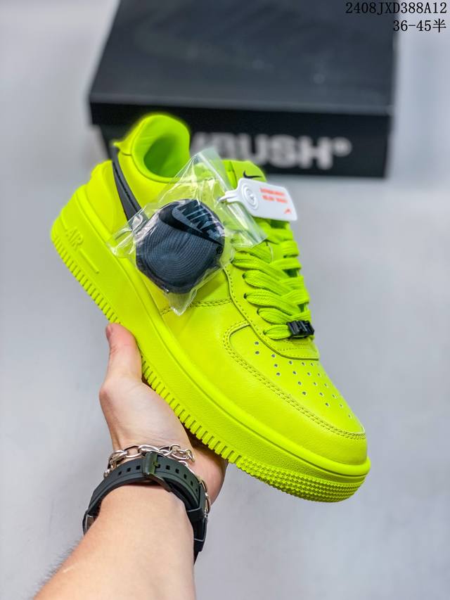 真标带半码 耐克nike Air Force 1 Low 空军一号 Af1 低帮百搭厚底增高休闲运动板鞋。柔软、弹性十足的缓震性能和出色的中底设计，横跨复古与现