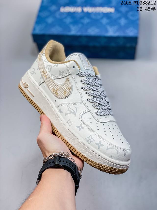 真标带半码 耐克nike Air Force 1 Low 空军一号 Af1 低帮百搭厚底增高休闲运动板鞋。柔软、弹性十足的缓震性能和出色的中底设计，横跨复古与现