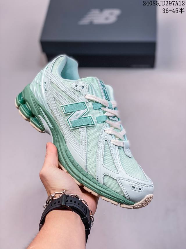 公司级 new Balance 1906R 新百伦1906 Nb1906 白蓝 男女同款 潮流复古透气轻便低帮跑步鞋鞋面选用了白色网面，搭配银色皮革框架覆盖层，