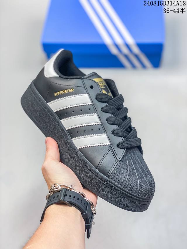 公司级adidas Originals Superstar Xlg 贝壳头系列低帮厚底松糕经典百搭休闲运动板鞋 以现代时尚元素焕新演绎的经典运动鞋当你试图定义a