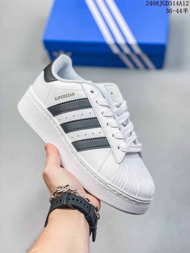 公司级adidas Originals Superstar Xlg 贝壳头系列低帮厚底松糕经典百搭休闲运动板鞋 以现代时尚元素焕新演绎的经典运动鞋当你试图定义a