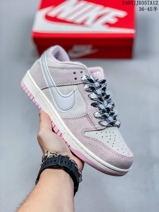 耐克 Nike Dunk Low 板鞋 Sb系列经典百搭休闲运动滑板鞋。加厚鞋舌的填充，使舒适性大大提升，同时也更方便穿脱中底部分则加入了脚感柔软舒适zooma