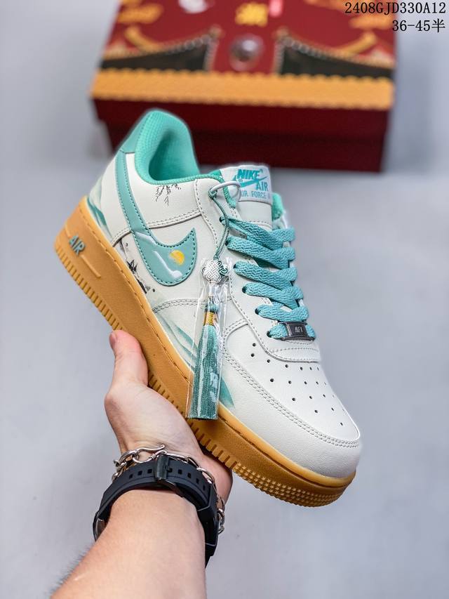 公司级带半码 耐克nike Air Force 1 Low 空军一号 Af1 低帮百搭厚底增高休闲运动板鞋。柔软、弹性十足的缓震性能和出色的中底设计，横跨复古与