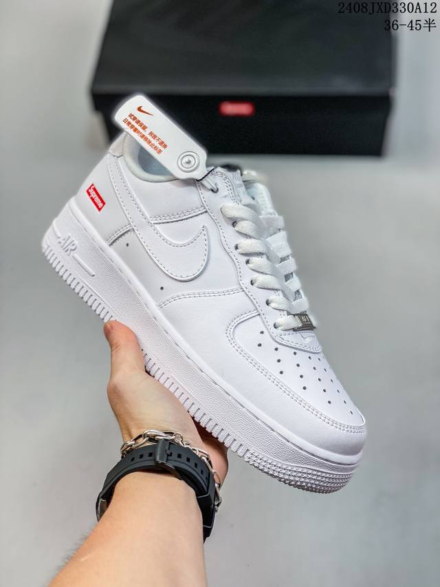 真标带半码 耐克nike Air Force 1 Low 空军一号 Af1 低帮百搭厚底增高休闲运动板鞋。柔软、弹性十足的缓震性能和出色的中底设计，横跨复古与现