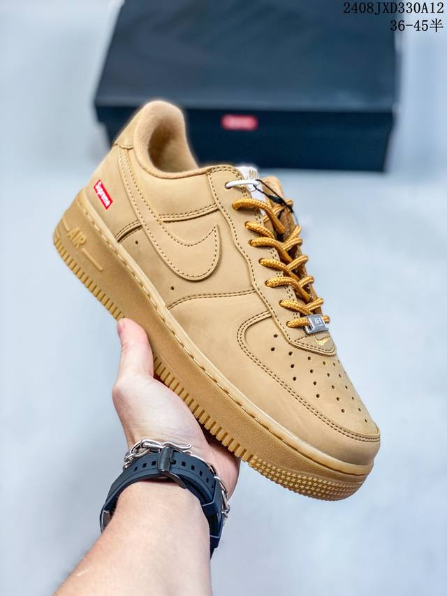 真标带半码 耐克nike Air Force 1 Low 空军一号 Af1 低帮百搭厚底增高休闲运动板鞋。柔软、弹性十足的缓震性能和出色的中底设计，横跨复古与现