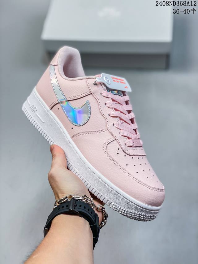 真标带半码 耐克nike Air Force 1 Low 空军一号 Af1 低帮百搭厚底增高休闲运动板鞋。柔软、弹性十足的缓震性能和出色的中底设计，横跨复古与现