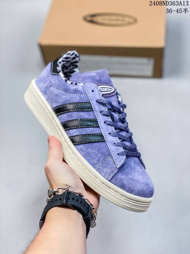 阿迪达斯 Adidas Handball Spezial 低帮三叶草学院风复古休闲板鞋 德训鞋 橡胶底柔软皮革经典运动鞋板鞋。圆头、缝合拼接设计、正面绑带、鞋舌