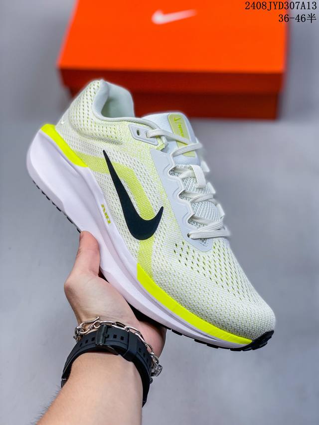 颠覆式升级！Nike 飞马新鞋 触感柔软，质感升级！随着“耐克 蓝图 系列”在巴黎的盛大发布，全新一代 登月41代 Nike Pegasus 41也正式登场啦！