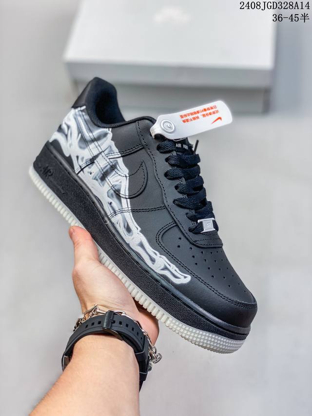 耐克nike Air Force 1 Low 空军一号高帮百搭休闲运动板鞋。柔软、弹性十足的缓震性能和出色的中底设计，横跨复古与现代的外型结合，造就出风靡全球三