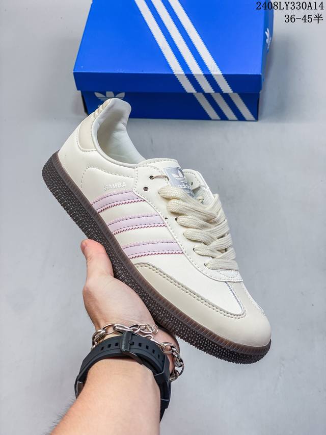 真标带半码 adidas Originals Samba Og 阿迪达斯 低帮 白粉 桑巴防滑耐磨轻便低帮板鞋男女同款 鞋面由灰色翻毛皮与白色皮革组成，通体白粉