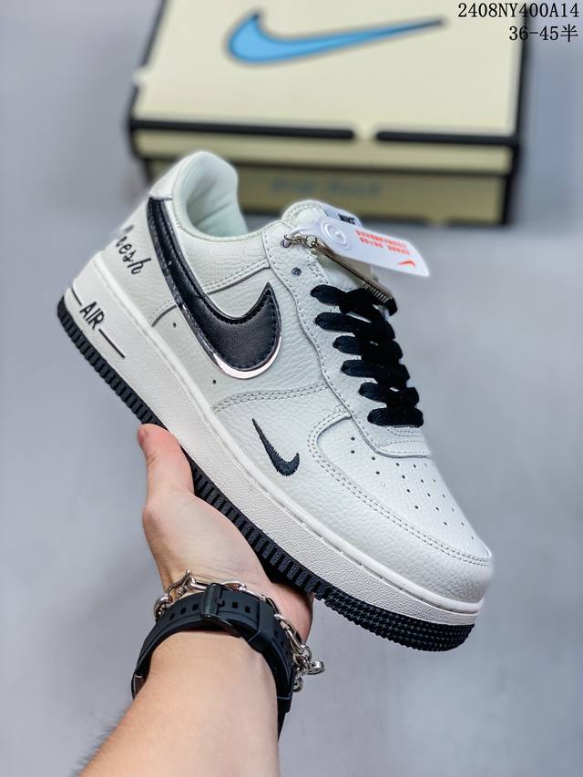 耐克nike Air Force 1 Low 空军一号低帮百搭休闲运动板鞋。柔软、弹性十足的缓震性能和出色的中底设计，横跨复古与现代的外型结合，造就出风靡全球三