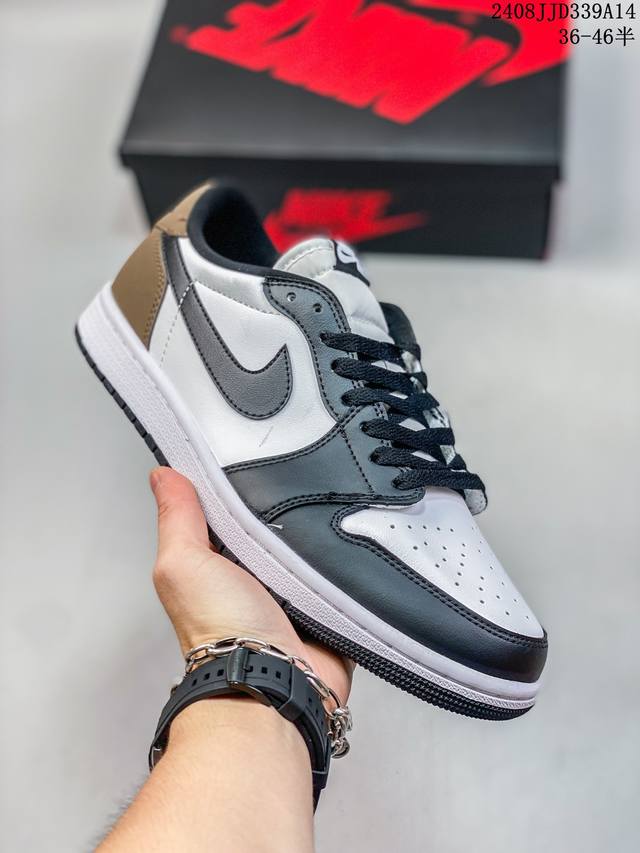 耐克 乔丹air Jordan 1 Low Aj1 乔1 乔丹1代aj1 低帮复古文化休闲运动篮球鞋。该鞋款从 5 年元年款汲取设计灵感，焕新演绎简约经典外观，