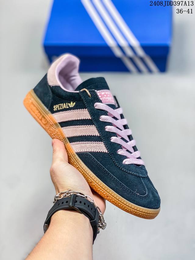 福利特价 公司级adidas Handball Spezial 官方正确版本 阿迪达斯经典款 复古休闲板鞋 全鞋采用反毛皮制作 牛筋耐磨大底 承载青春情怀的板鞋