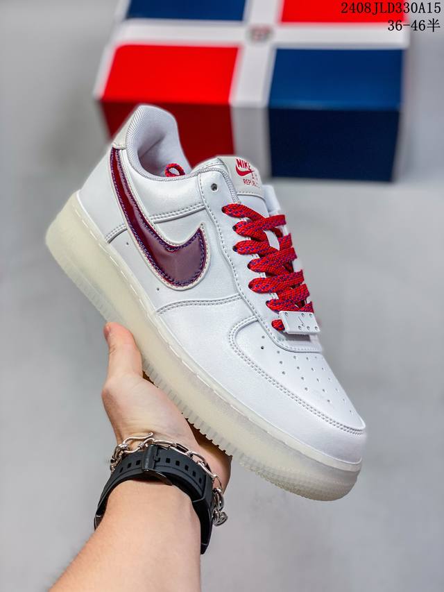 耐克nike Air Force 1 Low 空军一号低帮百搭休闲运动板鞋。柔软、弹性十足的缓震性能和出色的中底设计，横跨复古与现代的外型结合，造就出风靡全球三