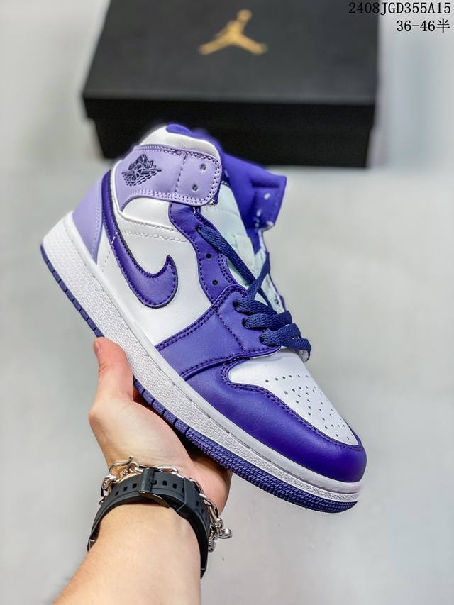 air Jordan 1 High Og First In Flight 高帮 蓝白 Aj1 乔丹1代 Aj1 乔1 高邦 北卡蓝 乔丹篮球鞋系列 构色采用北卡