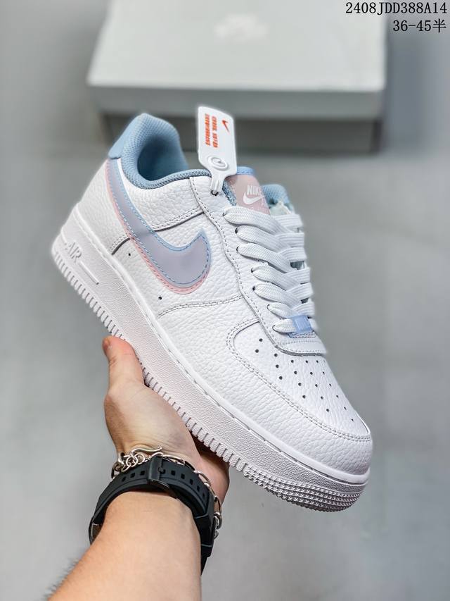 耐克nike Air Force 1 Low 空军一号低帮百搭休闲运动板鞋。柔软、弹性十足的缓震性能和出色的中底设计，横跨复古与现代的外型结合，造就出风靡全球三