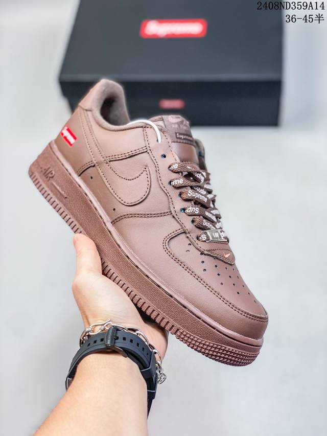 耐克nike Air Force 1 Low 空军一号低帮百搭休闲运动板鞋。柔软、弹性十足的缓震性能和出色的中底设计，横跨复古与现代的外型结合，造就出风靡全球三