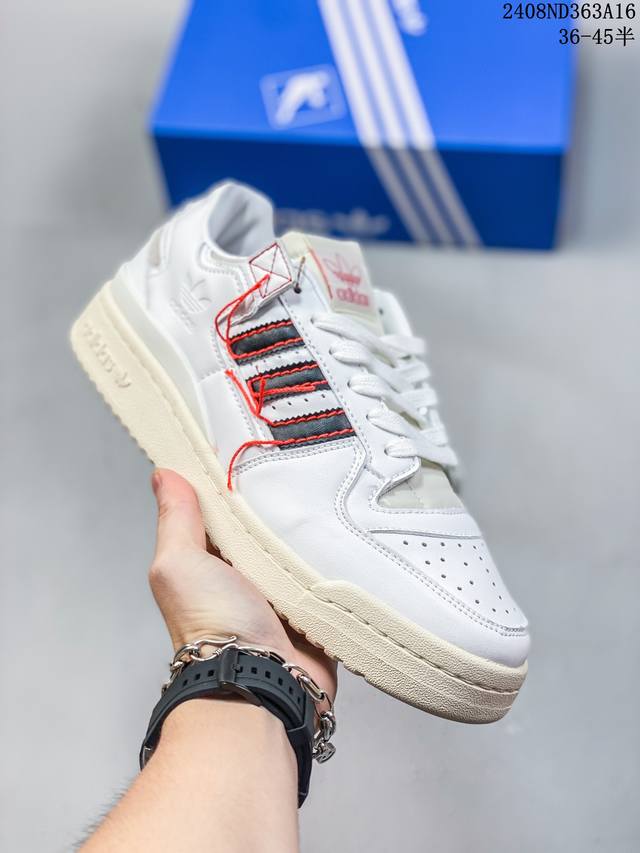 特价原盒头层 阿迪达斯 84款 魔术贴 Adidas Originals Forum 84 Low 低帮百搭潮流休闲运动板鞋。以复古篮球鞋的外形为基础，采用皮革