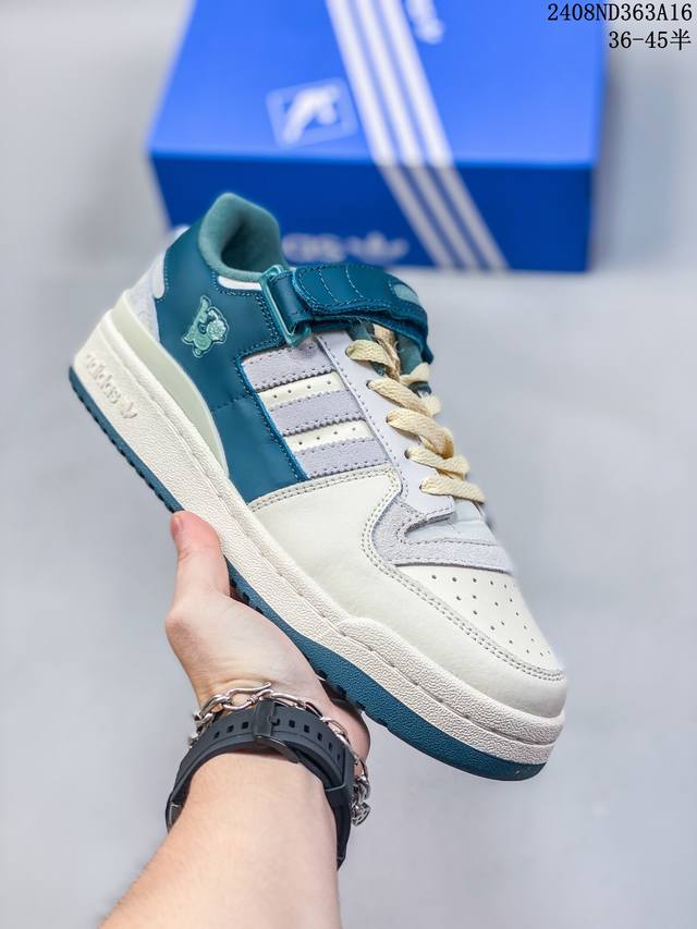 特价原盒头层 阿迪达斯 84款 魔术贴 Adidas Originals Forum 84 Low 低帮百搭潮流休闲运动板鞋。以复古篮球鞋的外形为基础，采用皮革