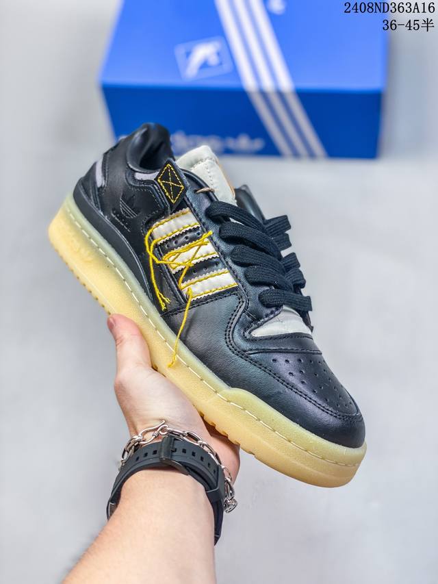 特价原盒头层 阿迪达斯 84款 魔术贴 Adidas Originals Forum 84 Low 低帮百搭潮流休闲运动板鞋。以复古篮球鞋的外形为基础，采用皮革