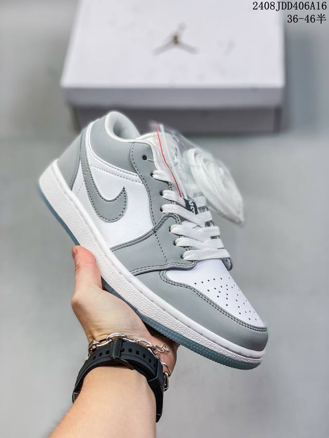 头层带半码 air Jordan 1 Low 低帮 半岛白茶 Aj1 乔丹1代 Aj1 乔1 低邦 黄蓝 乔丹篮球鞋系列 该定制版球鞋选用原鞋款为air Jor