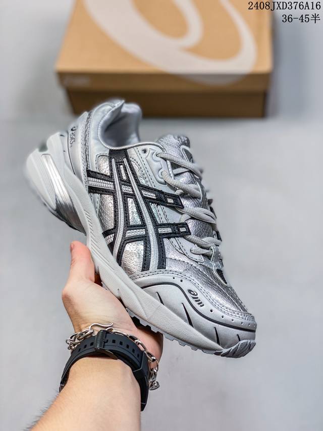 anderssonbell X Asics Gel- 0 亚瑟士联名款复古绑带机能跑鞋 鞋身设计选用优质材料制成鞋面 为其增添舒适脚感 中底采用了更为柔软的材料