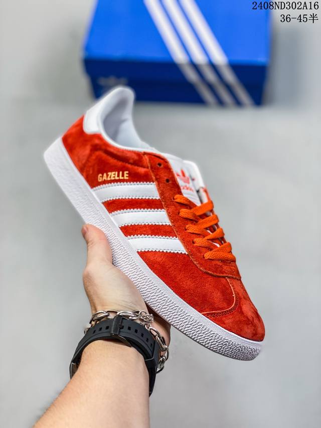 阿迪达斯adidas Originals Gazelle Indoor 三叶草复古防滑耐磨低帮板鞋 Hq8717 鞋款采用柔软的绒面革和耐用的皮革衬里融合在橡胶