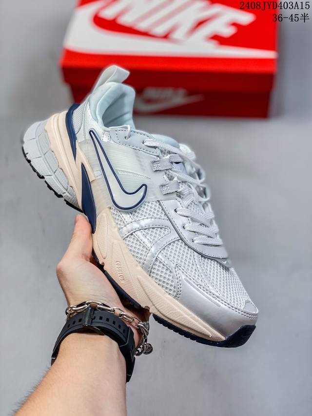 nike V2K Runtekk 减震防滑复古低帮跑步鞋 材质上使用大面积网眼 皮革 Tpu 组成 支撑和透气性肯定不错 中底处由 Cushlon 泡绵打造 并