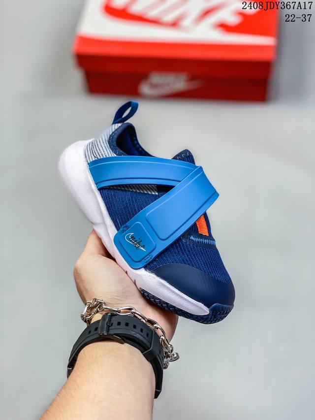 中童nike Flex Advance Se织物魔术贴 运动低帮 跑步鞋 粉紫，幼童运动童鞋色彩缤纷，醒目迷人，在孩子的日常鞋款上彰显蜻蜓的奇妙魅力。固定带设计