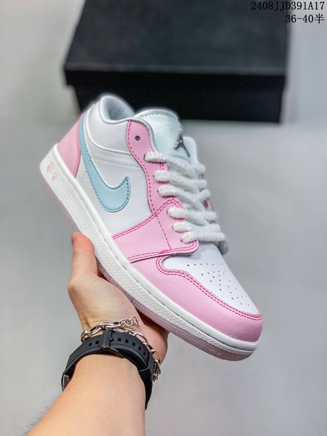 真标带半码 耐克 乔丹air Jordan 1 Low Aj1 乔1 乔丹1代aj1 低帮复古文化休闲运动篮球鞋。该鞋款从 5 年元年款汲取设计灵感，焕新演绎简