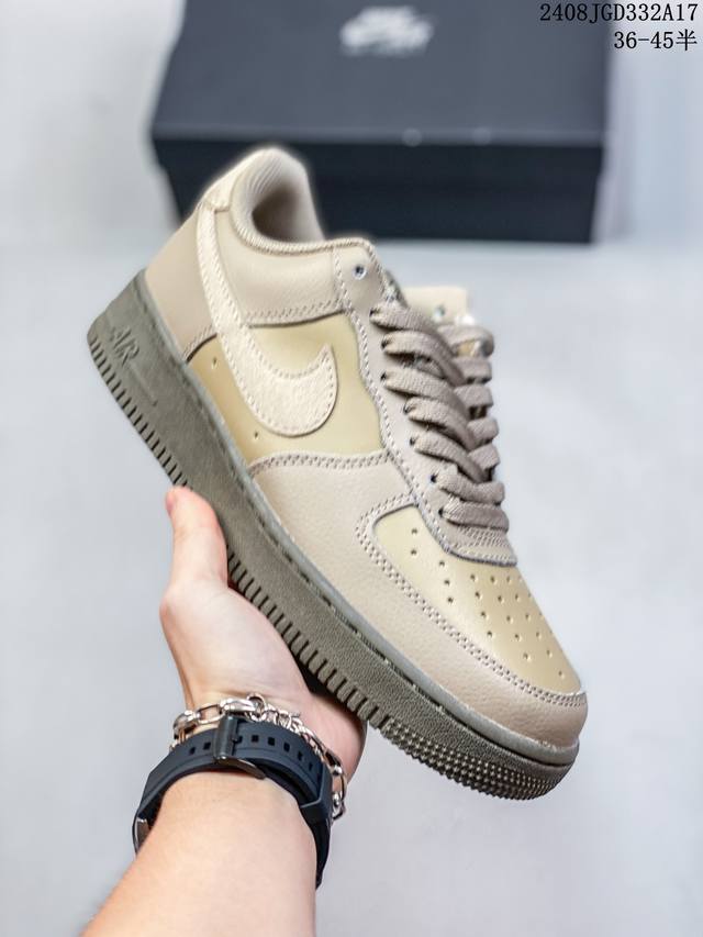 真标带半码 耐克nike Air Force 1 Low 空军一号低帮百搭休闲运动板鞋 柔软、弹性十足的缓震性能和出色的中底设计 横跨复古与现代的外型结合 造就