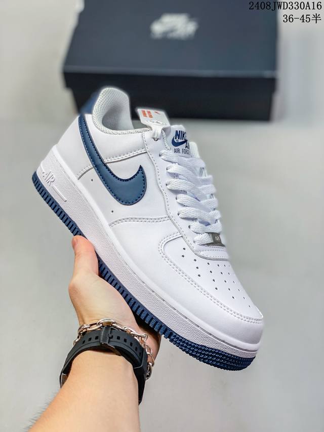 头层公司级真标ambush X Nk Air Force 7 Low Sp 空军一号联名标志性的swoosh延伸至鞋跟之外 鞋舌和鞋垫上印有ambush品牌标志