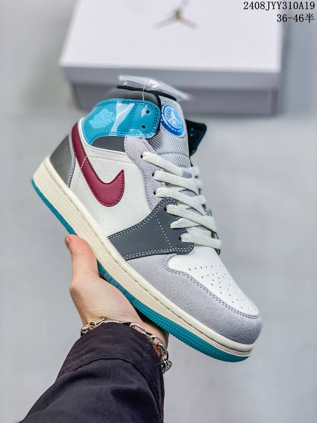 头层 乔丹air Jordan 1 Mid Multi-Color 多色拼接 这款中帮air Jordan 1 Aj1 乔1采用普通皮革打造，搭配尼龙鞋舌。它的