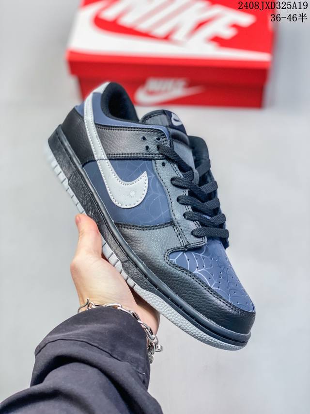 耐克nike Sb Zoom Dunk Low 板鞋 系列经典百搭休闲运动板鞋加厚鞋舌的填充，使舒适性大大提升，同时也更方便穿脱中底部分则加入了脚感柔软舒适zo