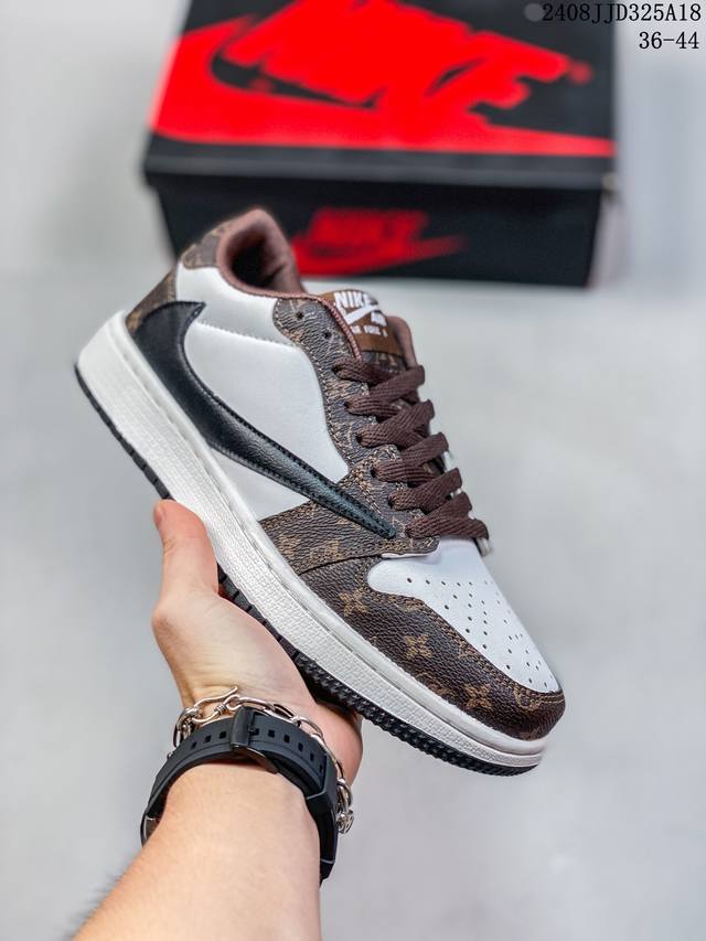 乔丹一代 Air Jordan 1 乔1 低帮aj1倒勾系列 运动鞋复古休闲篮球鞋 提高了与足部的贴合度，给人不一样的穿着体验。鞋底的平稳支撑，让你在运动中随意