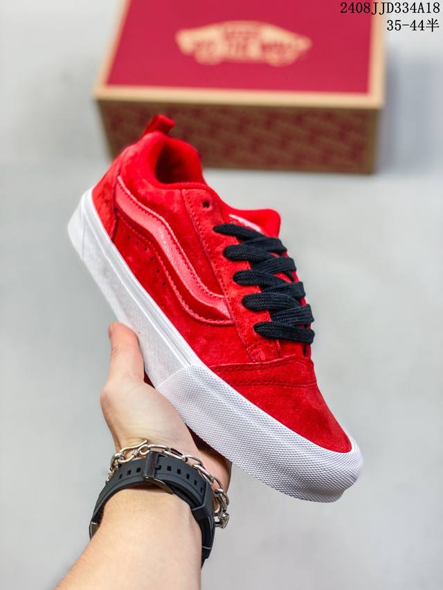 vans Knu-Skool 中国红 “俗称爱国者一号”咱们就应该红红火火去上学整体采用全麂皮面料，此款更加适合夏天 size：35-45 带半码 08Jjd3