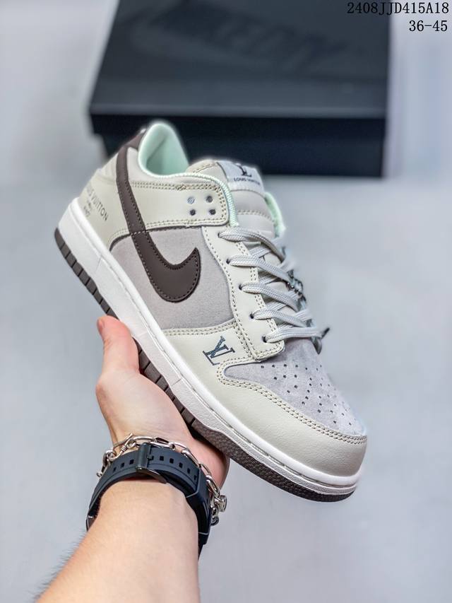 耐克nike Sb Zoom Dunk Low 板鞋 系列经典百搭休闲运动板鞋加厚鞋舌的填充，使舒适性大大提升，同时也更方便穿脱中底部分则加入了脚感柔软舒适zo