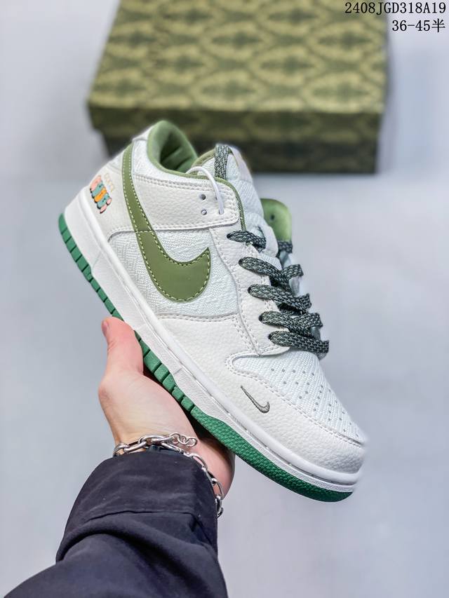 公司级带半码 耐克nike Sb Zoom Dunk Low 板鞋 系列经典百搭休闲运动板鞋加厚鞋舌的填充，使舒适性大大提升，同时也更方便穿脱中底部分则加入了脚