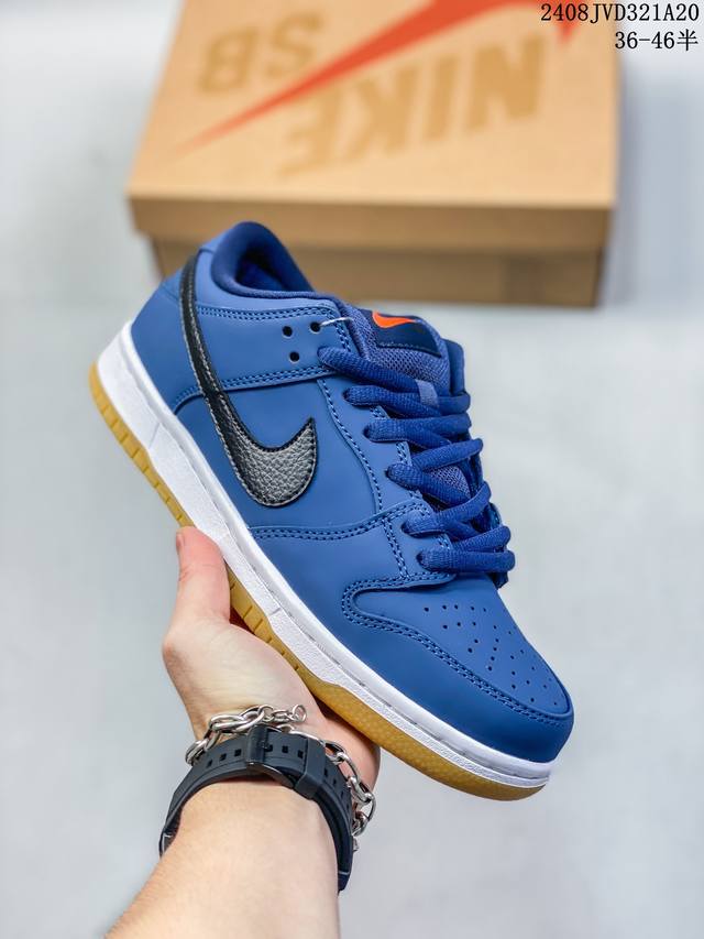 公司级带半码 耐克nike Sb Zoom Dunk Low 板鞋 系列经典百搭休闲运动板鞋加厚鞋舌的填充，使舒适性大大提升，同时也更方便穿脱中底部分则加入了脚