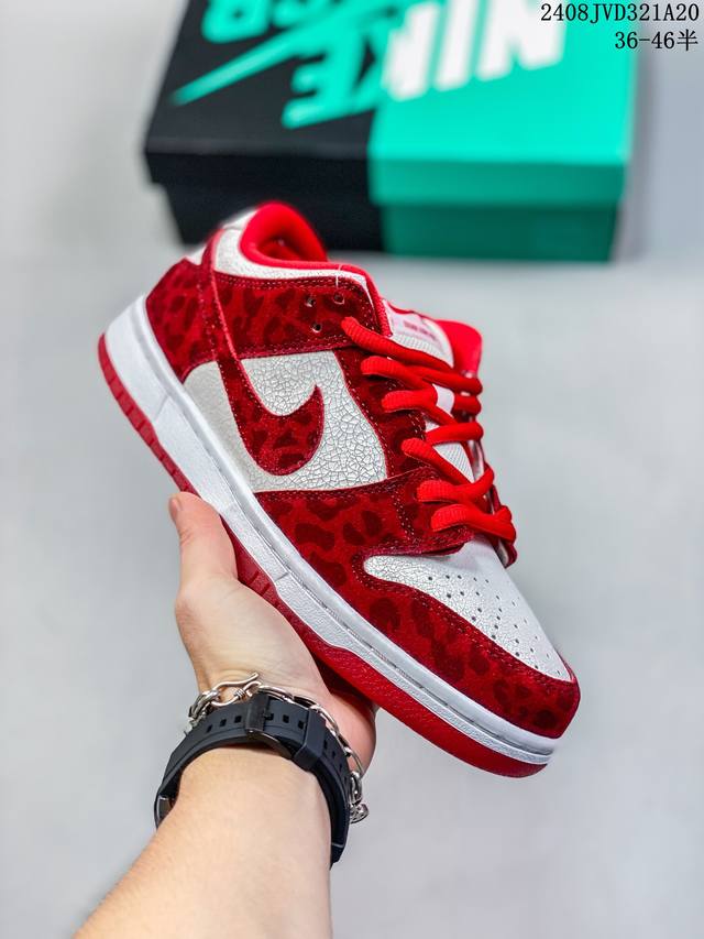 公司级带半码 耐克nike Sb Zoom Dunk Low 板鞋 系列经典百搭休闲运动板鞋加厚鞋舌的填充，使舒适性大大提升，同时也更方便穿脱中底部分则加入了脚