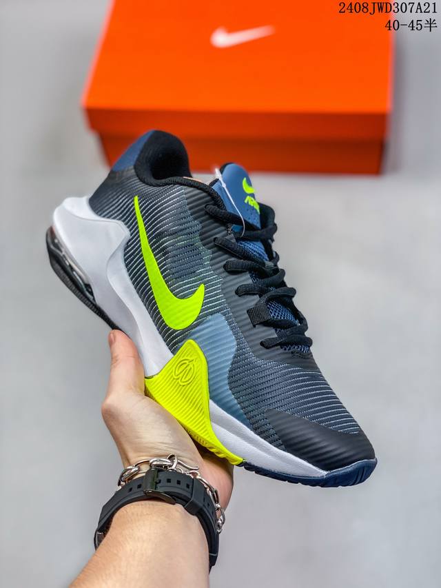 耐克 Nike Air Max Impact 4 耐克经典复古男子全掌大气垫缓震跑步鞋。這雙輕盈而穩固的籃球鞋，讓你在鞋跟 Max Air 緩震系統的助攻下，自