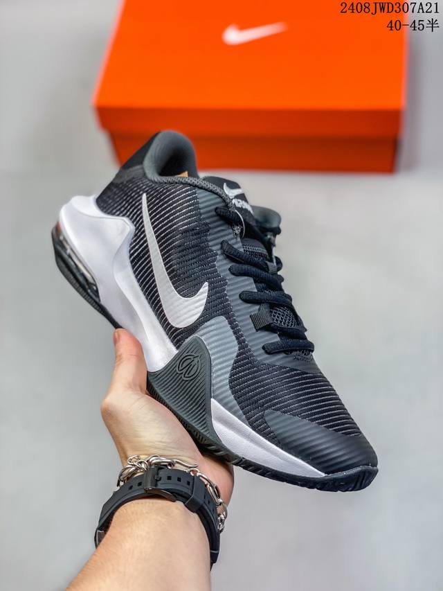 耐克 Nike Air Max Impact 4 耐克经典复古男子全掌大气垫缓震跑步鞋。這雙輕盈而穩固的籃球鞋，讓你在鞋跟 Max Air 緩震系統的助攻下，自